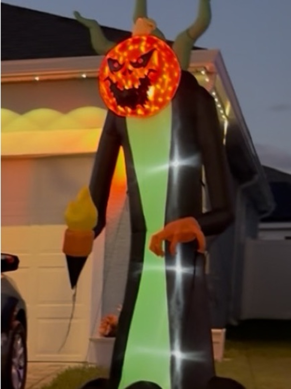 Giant Inflatable Pumpkin-Head Halloween Figure - Black & Green